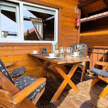 Ferienhaus In Mit Grosser Terrasse